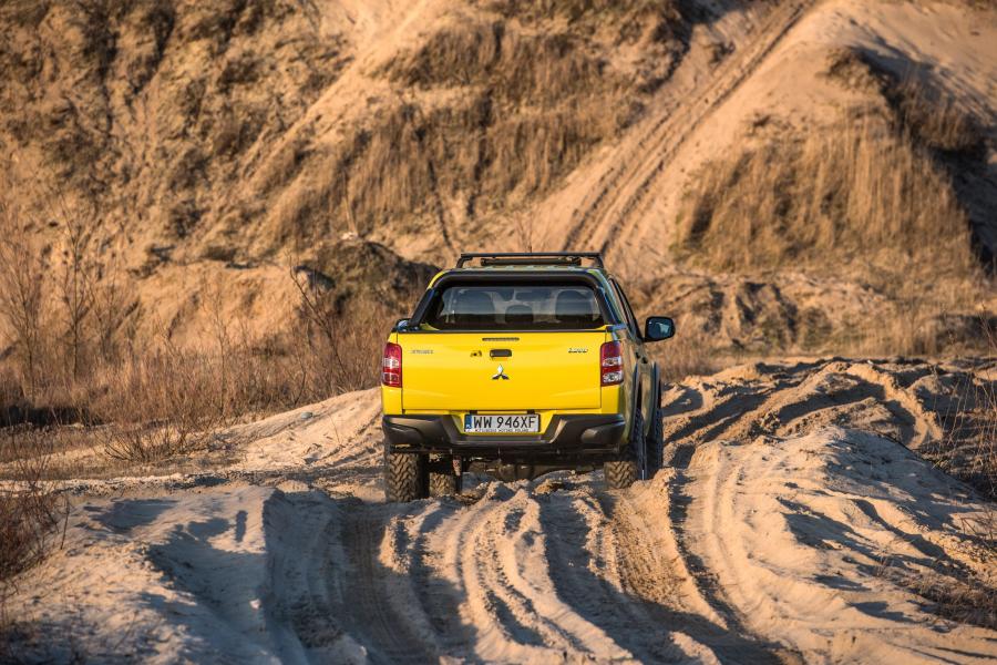  Mitsubishi L200 Monster Concept 2016 года  (фото 14 из 30)